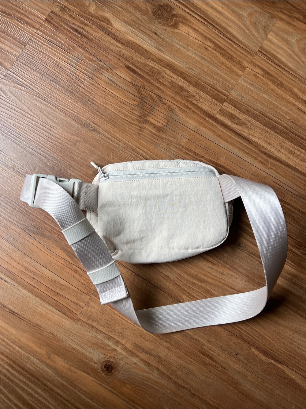 Lululemon Everywhere Belt Bag 1L in White Opal - Picture 3 of 11